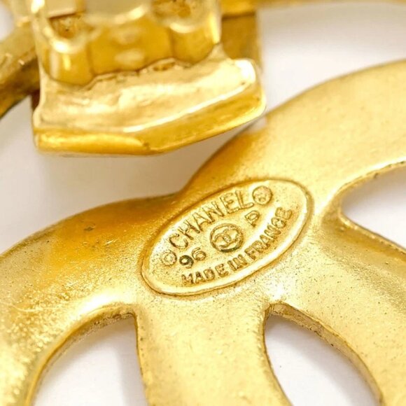 CHANEL Turnlock Turn lock Round Dangle Earrings Gold Tone 96P Auth w/Box p1127-1 - Picture 5 of 6